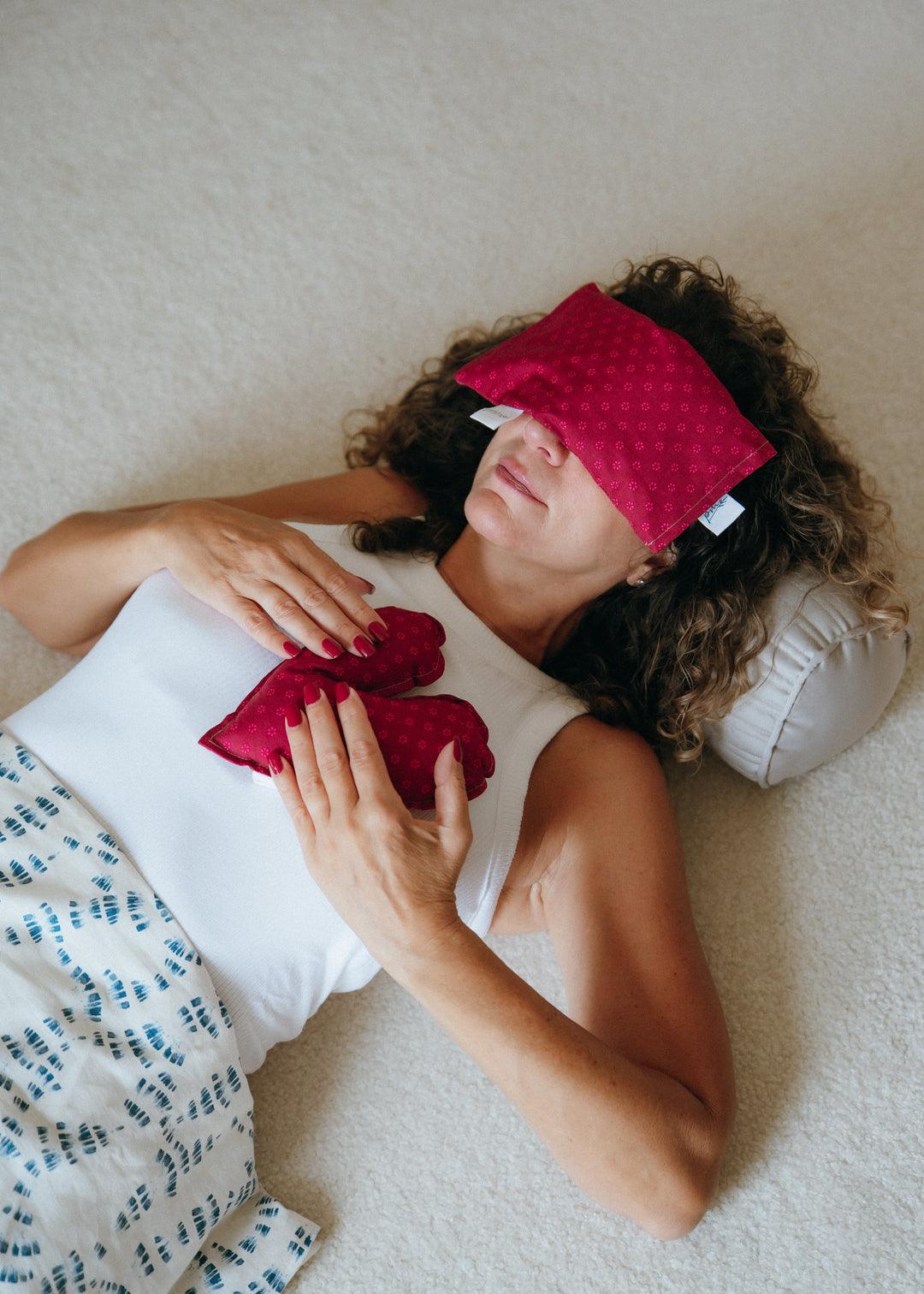 Weighted Eye Pillow vs. Sleep Mask: Which One Calms You?